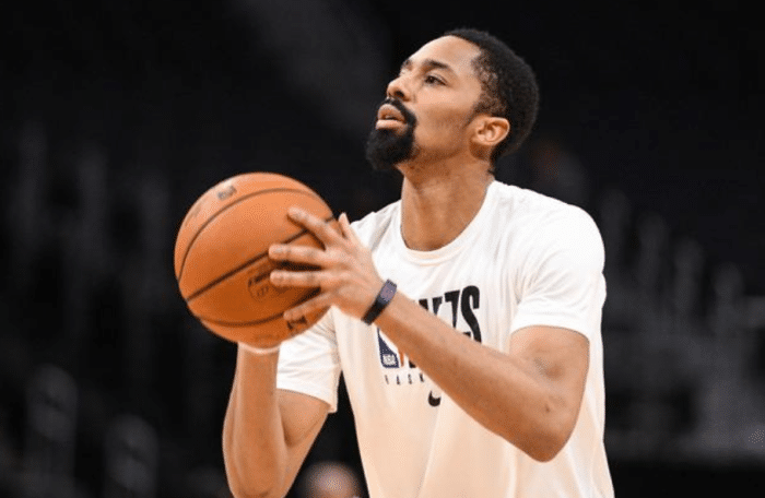 关于集结日奥兰多魔术调整名单以备欧超杯，复出首秀环节打磨，话题不断，更衣室氛围转暖的信息